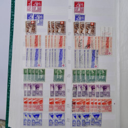 Suisse stock de timbres entre 1913-1986 neufs et oblitérés en 2 albums.