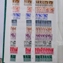 Suisse stock de timbres entre 1913-1986 neufs et oblitérés en 2 albums.