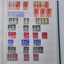 Suisse stock de timbres entre 1913-1986 neufs et oblitérés en 2 albums.