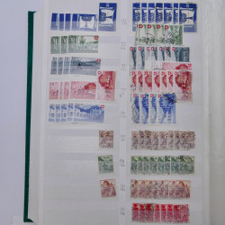 Suisse stock de timbres entre 1913-1986 neufs et oblitérés en 2 albums.