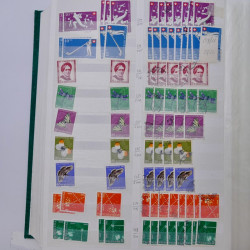 Suisse stock de timbres entre 1913-1986 neufs et oblitérés en 2 albums.