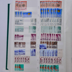 Suisse stock de timbres entre 1913-1986 neufs et oblitérés en 2 albums.