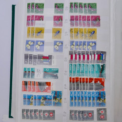 Suisse stock de timbres entre 1913-1986 neufs et oblitérés en 2 albums.