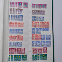 Suisse stock de timbres entre 1913-1986 neufs et oblitérés en 2 albums.