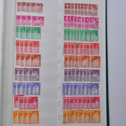 Suisse stock de timbres entre 1913-1986 neufs et oblitérés en 2 albums.