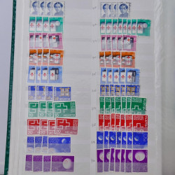 Suisse stock de timbres entre 1913-1986 neufs et oblitérés en 2 albums.