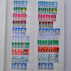 Suisse stock de timbres entre 1913-1986 neufs et oblitérés en 2 albums.