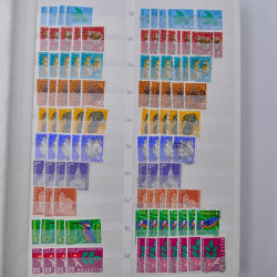 Suisse stock de timbres entre 1913-1986 neufs et oblitérés en 2 albums.