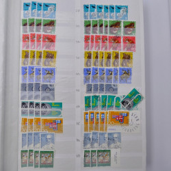 Suisse stock de timbres entre 1913-1986 neufs et oblitérés en 2 albums.