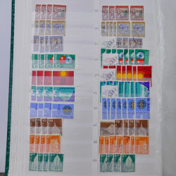 Suisse stock de timbres entre 1913-1986 neufs et oblitérés en 2 albums.