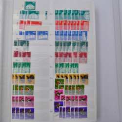 Suisse stock de timbres entre 1913-1986 neufs et oblitérés en 2 albums.