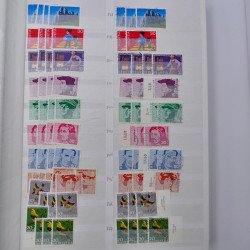 Suisse stock de timbres entre 1913-1986 neufs et oblitérés en 2 albums.