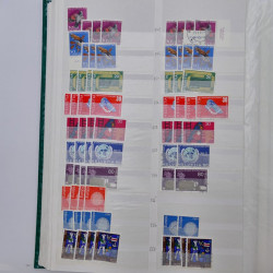 Suisse stock de timbres entre 1913-1986 neufs et oblitérés en 2 albums.