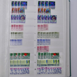 Suisse stock de timbres entre 1913-1986 neufs et oblitérés en 2 albums.