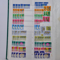 Suisse stock de timbres entre 1913-1986 neufs et oblitérés en 2 albums.
