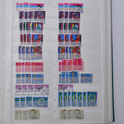 Suisse stock de timbres entre 1913-1986 neufs et oblitérés en 2 albums.