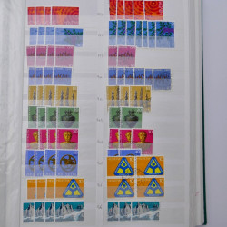 Suisse stock de timbres entre 1913-1986 neufs et oblitérés en 2 albums.
