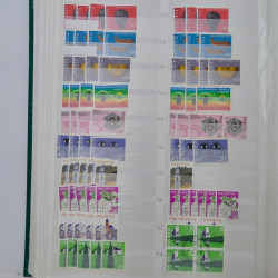 Suisse stock de timbres entre 1913-1986 neufs et oblitérés en 2 albums.