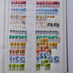 Suisse stock de timbres entre 1913-1986 neufs et oblitérés en 2 albums.