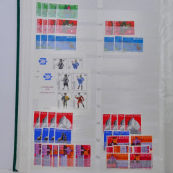 Suisse stock de timbres entre 1913-1986 neufs et oblitérés en 2 albums.