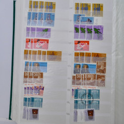 Suisse stock de timbres entre 1913-1986 neufs et oblitérés en 2 albums.