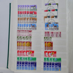 Suisse stock de timbres entre 1913-1986 neufs et oblitérés en 2 albums.