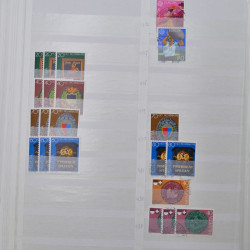 Suisse stock de timbres entre 1913-1986 neufs et oblitérés en 2 albums.