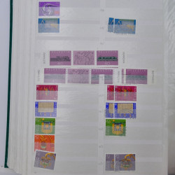 Suisse stock de timbres entre 1913-1986 neufs et oblitérés en 2 albums.