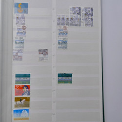 Suisse stock de timbres entre 1913-1986 neufs et oblitérés en 2 albums.