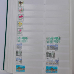 Suisse stock de timbres entre 1913-1986 neufs et oblitérés en 2 albums.