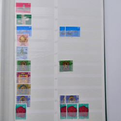 Suisse stock de timbres entre 1913-1986 neufs et oblitérés en 2 albums.