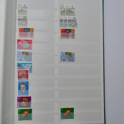 Suisse stock de timbres entre 1913-1986 neufs et oblitérés en 2 albums.