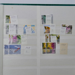 Suisse stock de timbres entre 1913-1986 neufs et oblitérés en 2 albums.