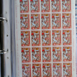 Suisse lot de timbres en feuilles, blocs neufs** et oblitérés en un album.