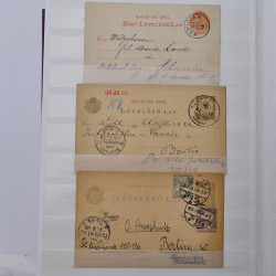 Lot de +125 marques postales du monde en un album.