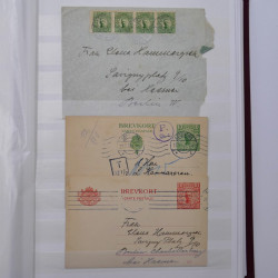 Lot de +125 marques postales du monde en un album.