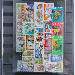 Collection timbres, commémoratifs Albert Schweitzer en un album.