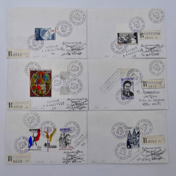 Lot de 38 lettres recommandées avec timbres non dentelés de France.