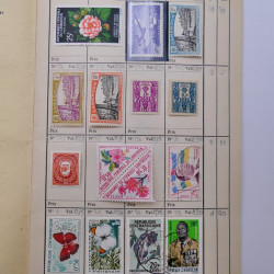 Colonies Françaises lot de +2000 timbres en 14 carnets à choix.