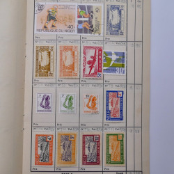 Colonies Françaises lot de +2000 timbres en 14 carnets à choix.