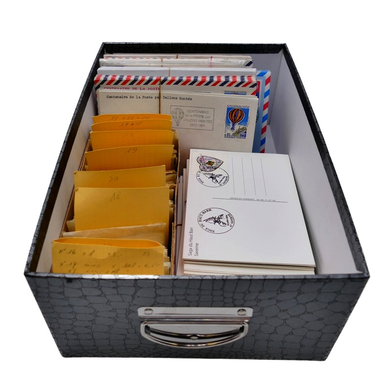 France lot d'entiers postaux et divers cachets pour revente en une boite.
