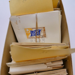 France lot d'entiers postaux et divers cachets pour revente en une boite.