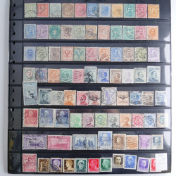 Lot de timbres d'Italie 1863-2002 neufs et oblitérés sur feuilles d'album. Lot de timbres d'Italie 1863-2002 neufs et oblitérés sur feuilles d'album.