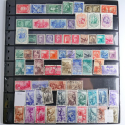 Lot de timbres d'Italie 1863-2002 neufs et oblitérés sur feuilles d'album. Lot de timbres d'Italie 1863-2002 neufs et oblitérés sur feuilles d'album.