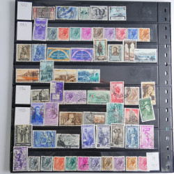 Lot de timbres d'Italie 1863-2002 neufs et oblitérés sur feuilles d'album. Lot de timbres d'Italie 1863-2002 neufs et oblitérés sur feuilles d'album.