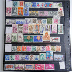 Lot de timbres d'Italie 1863-2002 neufs et oblitérés sur feuilles d'album. Lot de timbres d'Italie 1863-2002 neufs et oblitérés sur feuilles d'album.