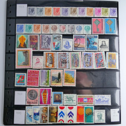 Lot de timbres d'Italie 1863-2002 neufs et oblitérés sur feuilles d'album. Lot de timbres d'Italie 1863-2002 neufs et oblitérés sur feuilles d'album.