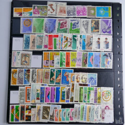 Lot de timbres d'Italie 1863-2002 neufs et oblitérés sur feuilles d'album. Lot de timbres d'Italie 1863-2002 neufs et oblitérés sur feuilles d'album.