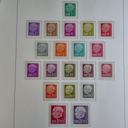 Collection de timbres de Sarre 1920-1959 sur feuilles d'album. Collection de timbres de Sarre 1920-1959 sur feuilles d'album.