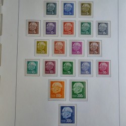 Collection de timbres de Sarre 1920-1959 sur feuilles d'album. Collection de timbres de Sarre 1920-1959 sur feuilles d'album.